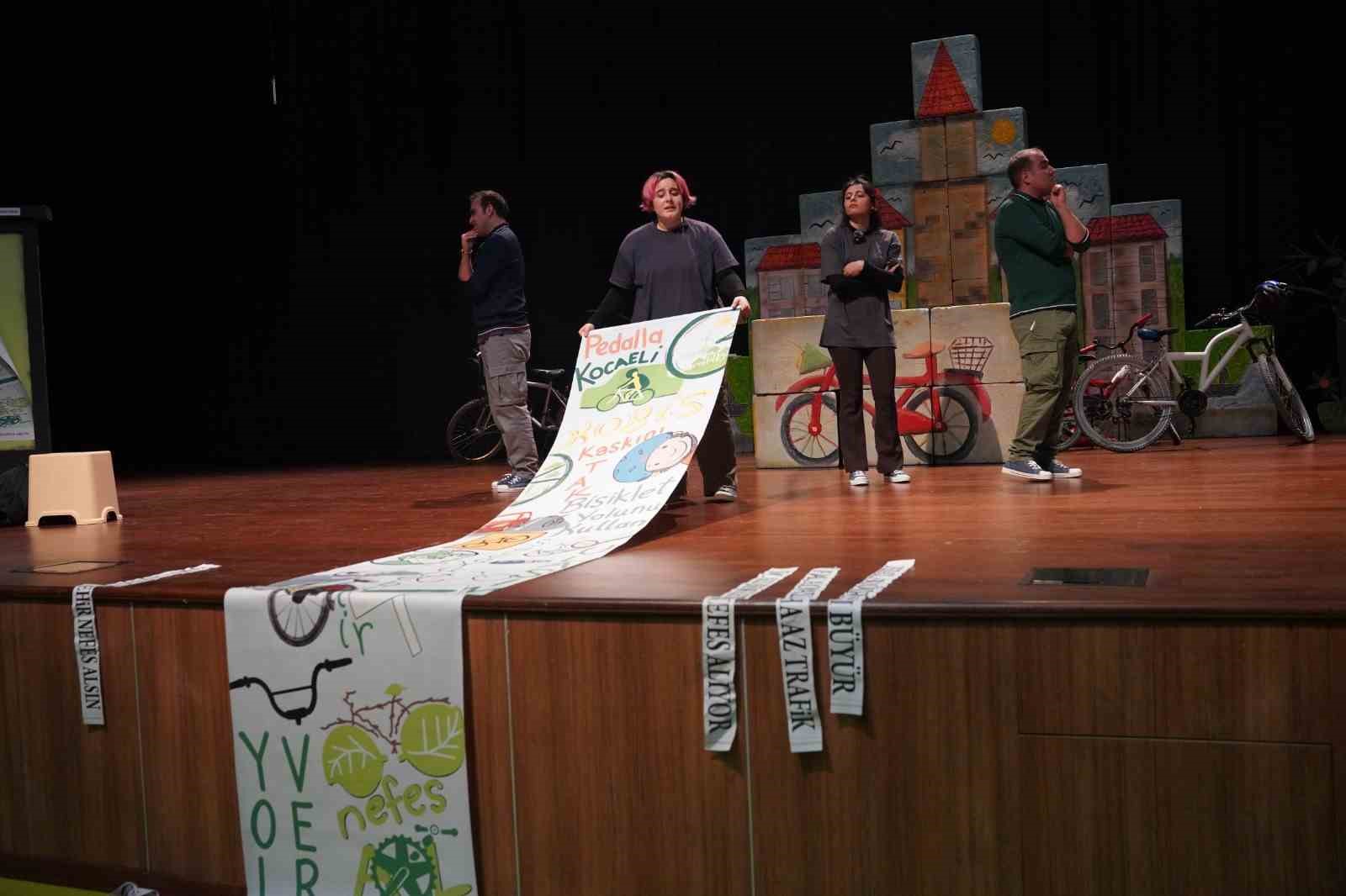 4 bin çocuğa ulaşacak "İki Teker Bir Rüya" oyunu sahneleniyor
