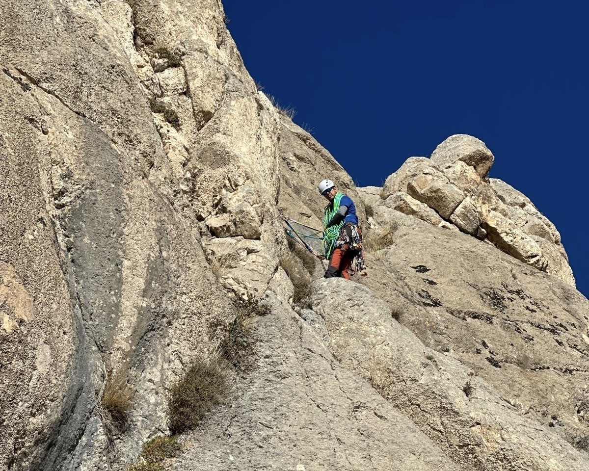Van’da ilk kez çok ip boylu kaya tırmanışı eğitimi verildi
