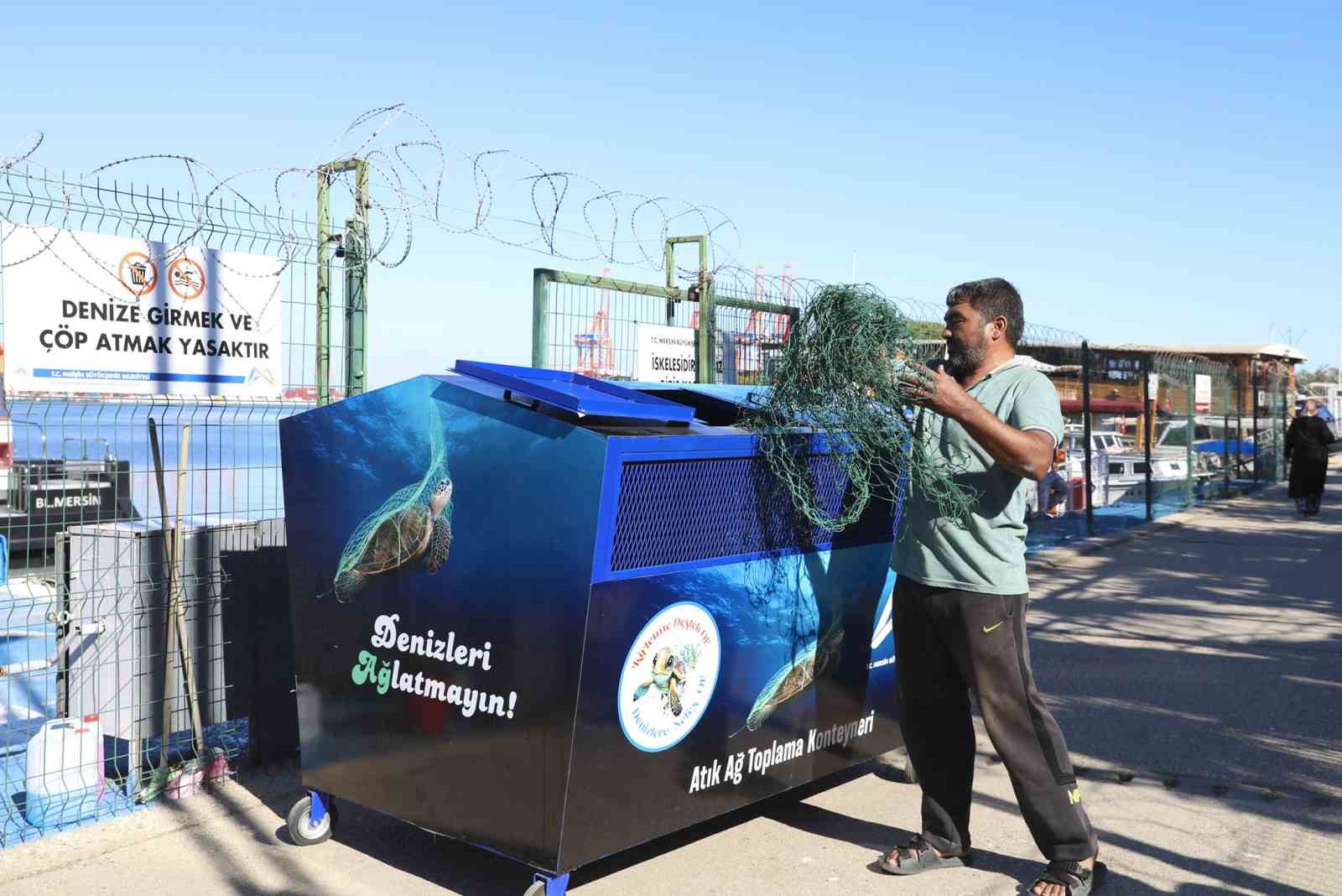 Mersin&rsquo;de balık&ccedil;ı ağları geri d&ouml;n&uuml;ş&uuml;me kazandırılıyor
