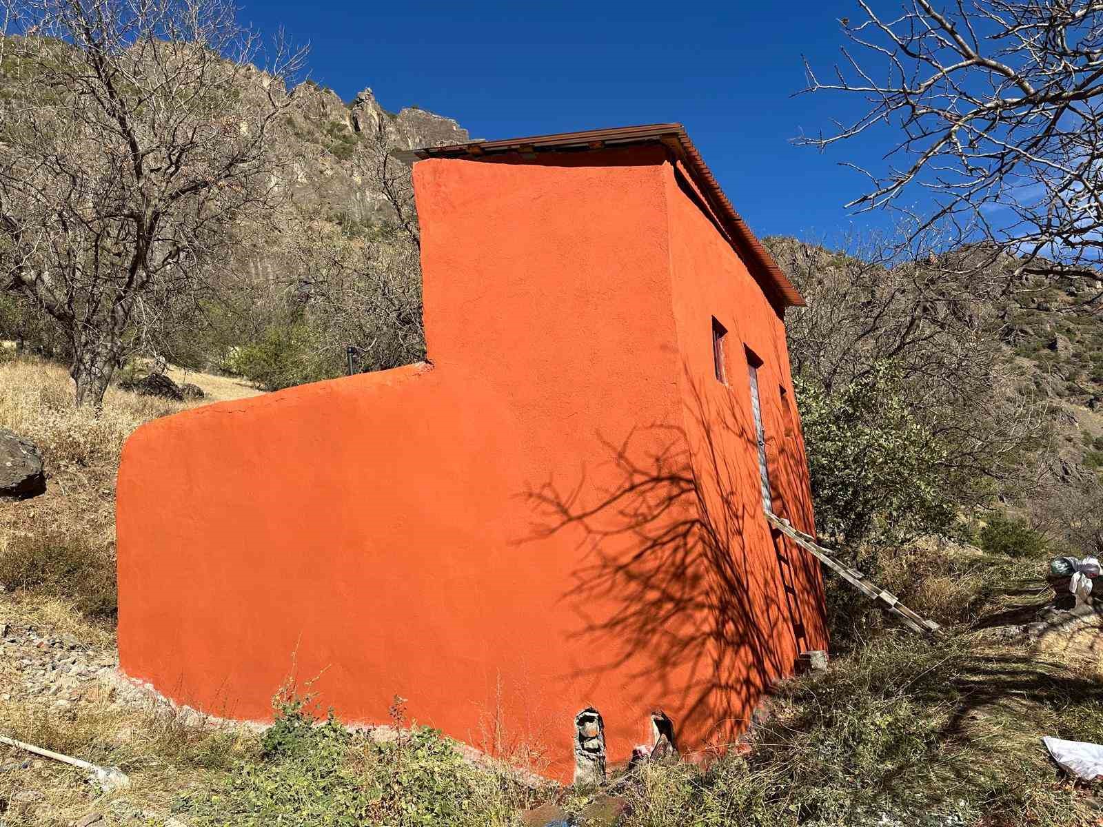 Hakkari’de köylerin içme suyu depoları yenileniyor