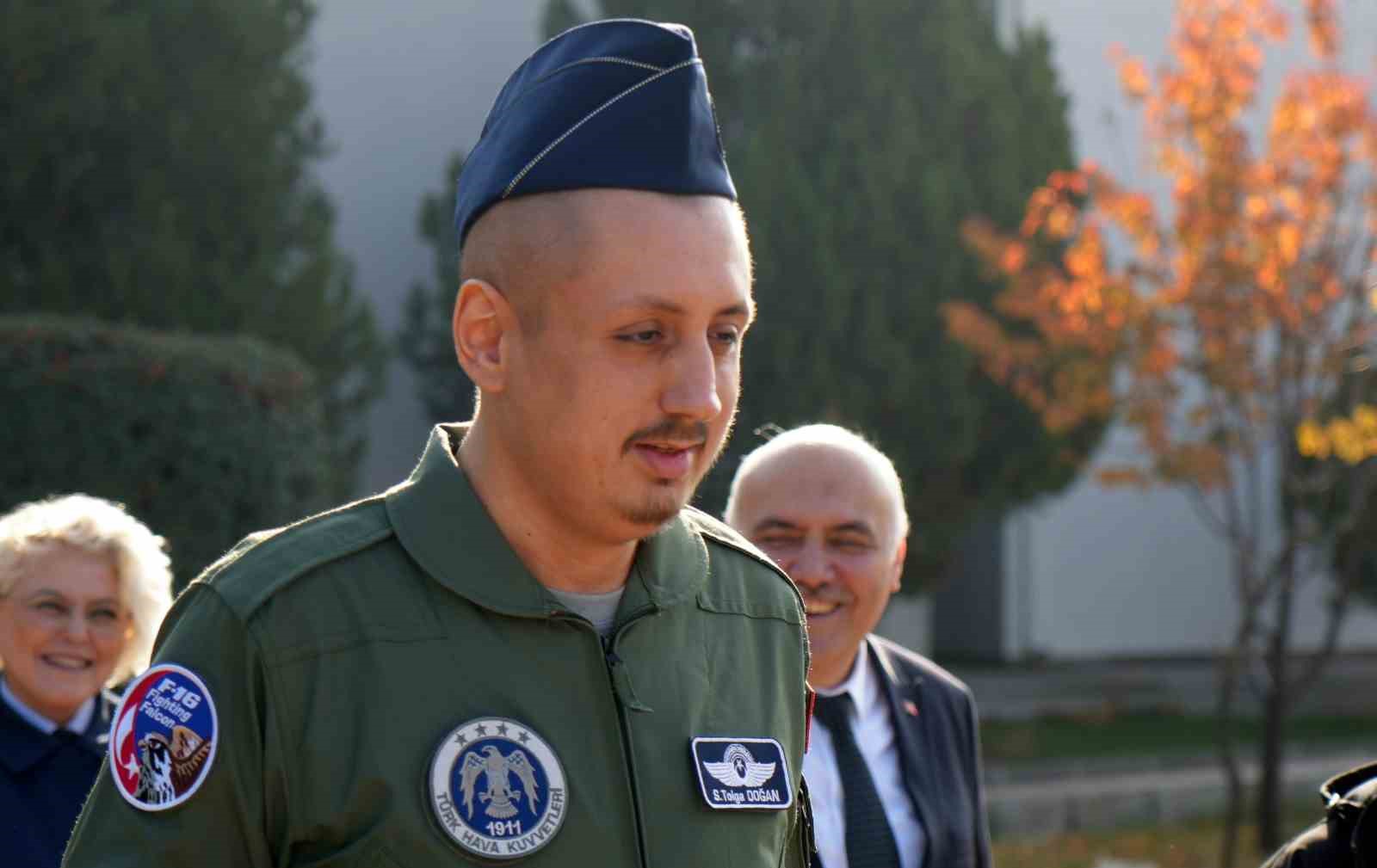 Otizmli birey Server Tolga Doğan’ın uçak kokpitine oturma hayali gerçek oldu