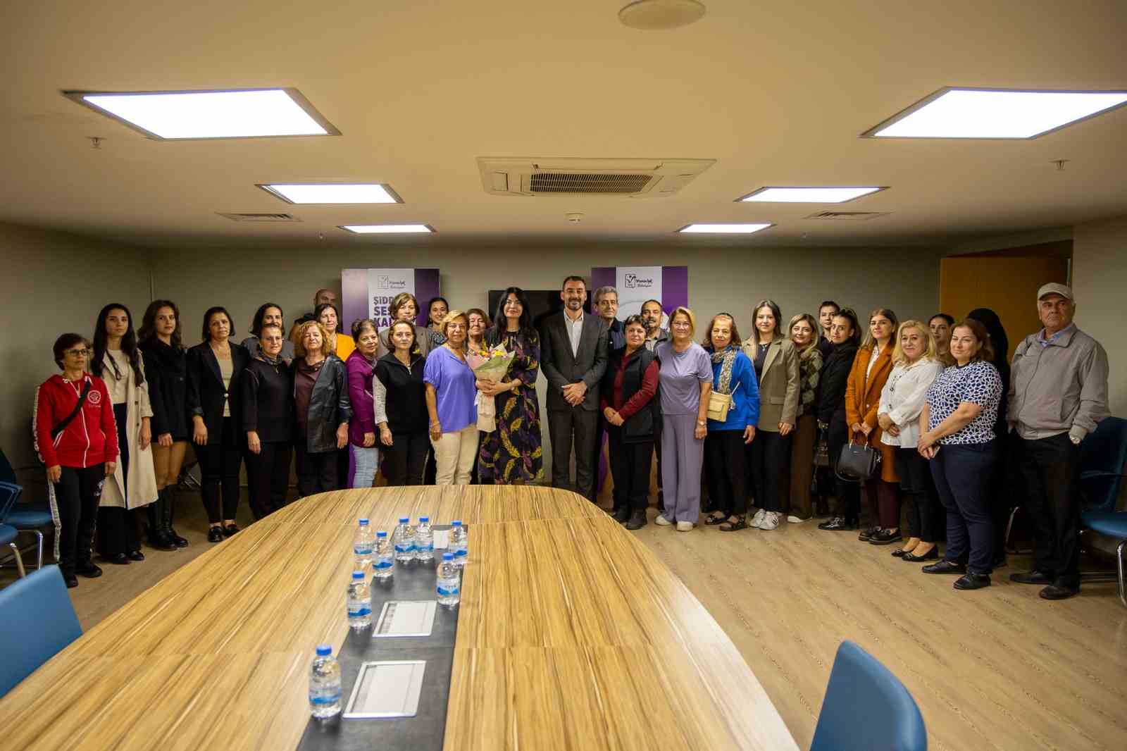 Manavgat&rsquo;ta kadın hakları ve şiddetle m&uuml;cadele konuşuldu
