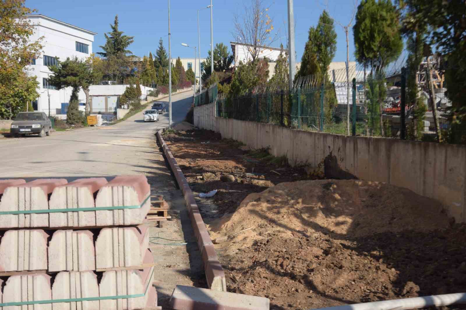 Yeni cadde ve sokaklar ulaşıma a&ccedil;ılıyor, kaldırımlar yenileniyor
