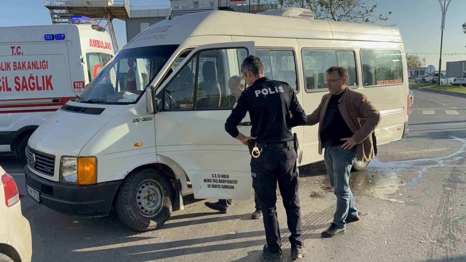Samsun’da minibüs ile otomobil çarpıştı: 1 yaralı