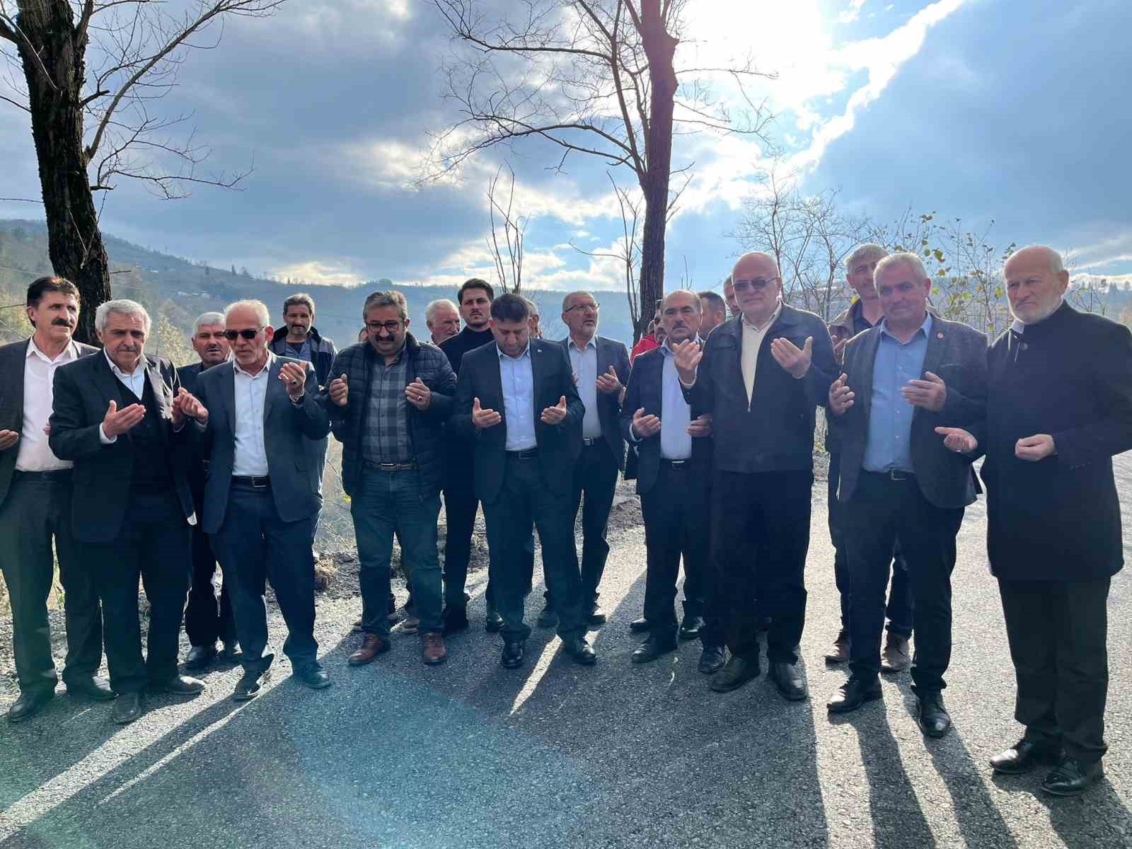 Başkan Türkcan: "Sarpdere-Damarlı yolu hak ettiği değere kavuşuyor"
