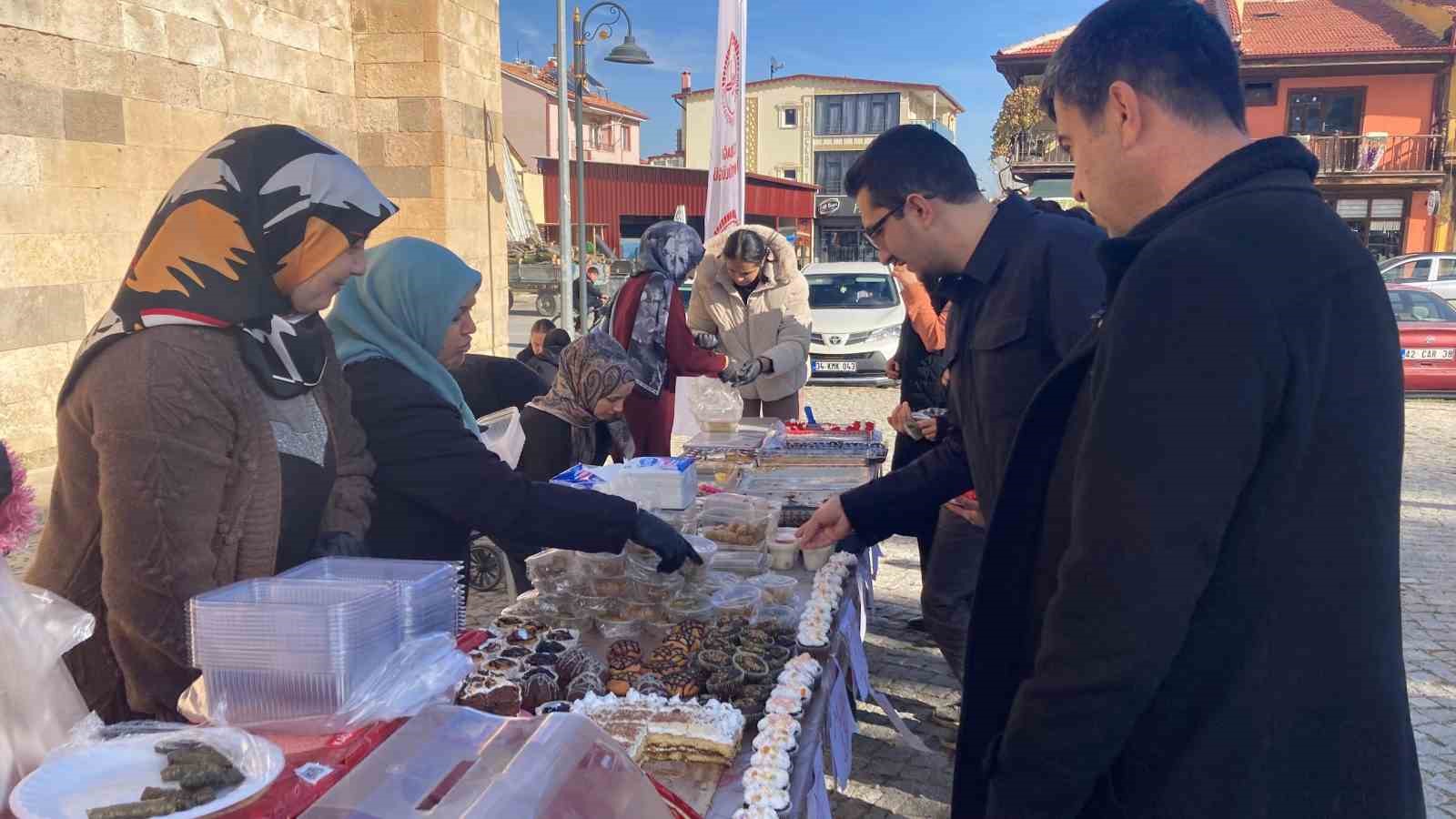 Sultandağı’nda Gazze yararına hayır çarşısı kuruldu