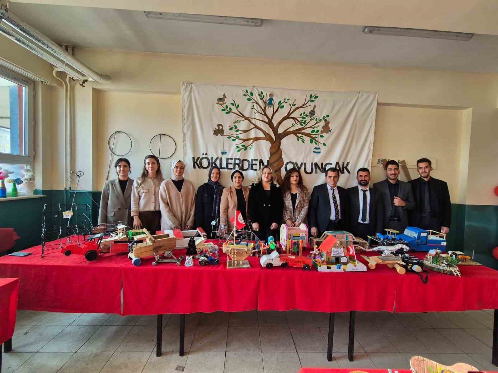 "K&ouml;klerden Oyuncak" Projesi Doğanşehir&rsquo;de hayat buldu
