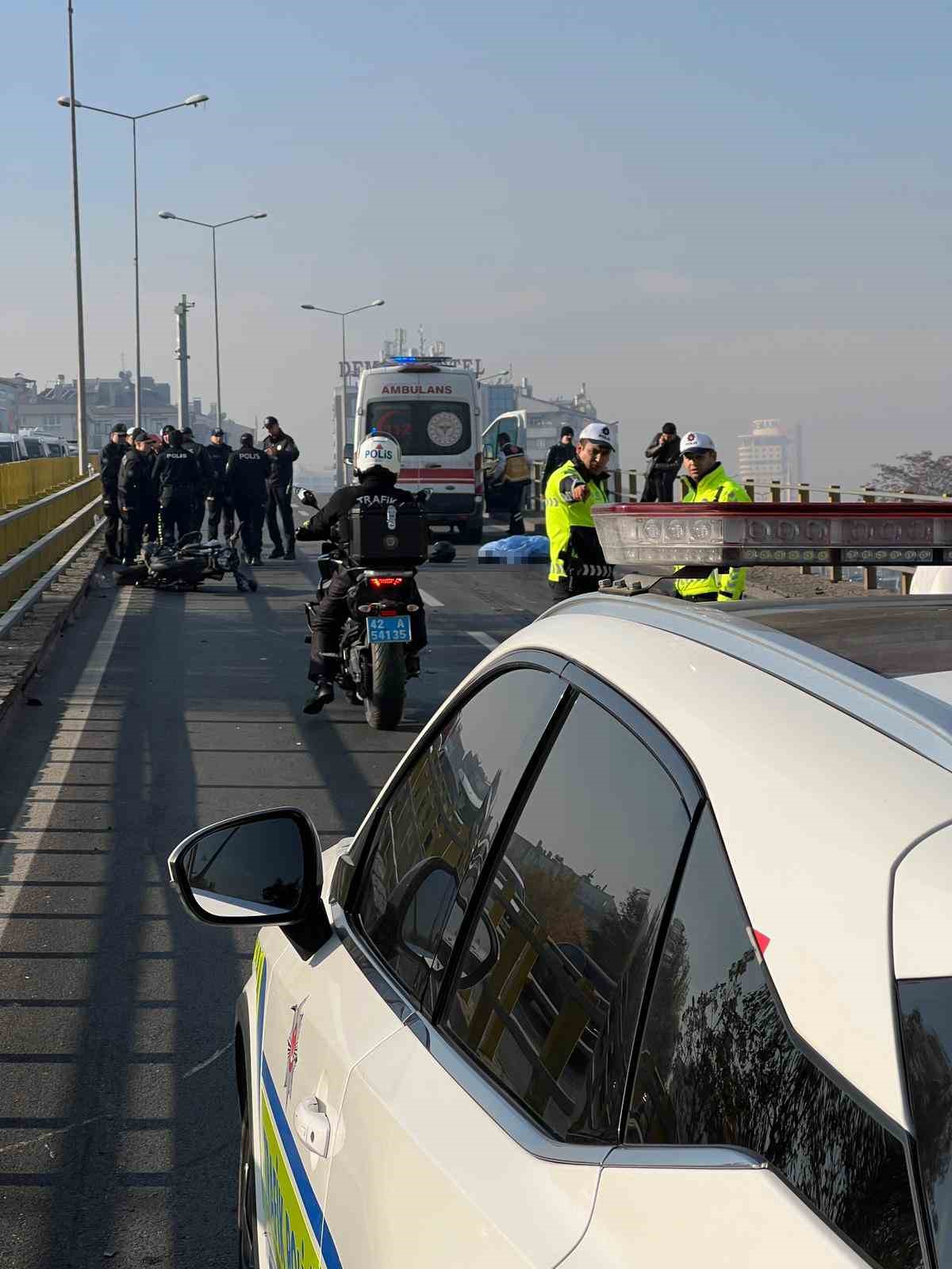 Tır ile motosiklet &ccedil;arpıştı, &uuml;niversite &ouml;ğrencisi motosikletli &ouml;ld&uuml;
