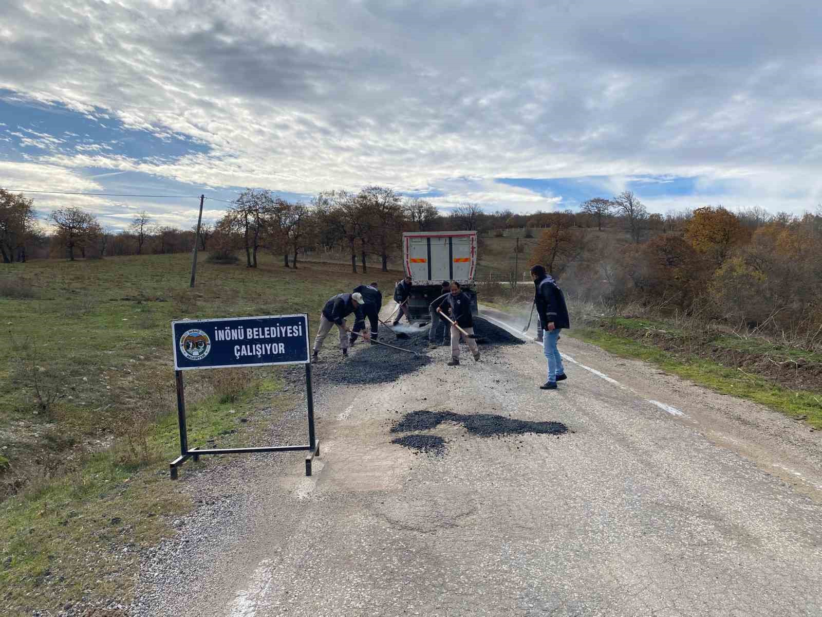 İnönü’de asfalt onarım çalışmaları son sürat devam ediyor