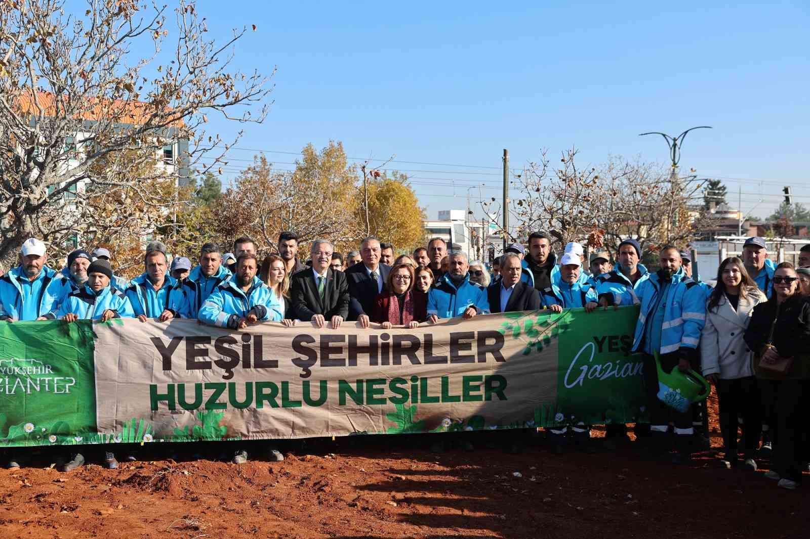 Gaziantep Büyükşehir’in YEŞİLANTEP projesi ile şehir merkezi ağaçlanıyor