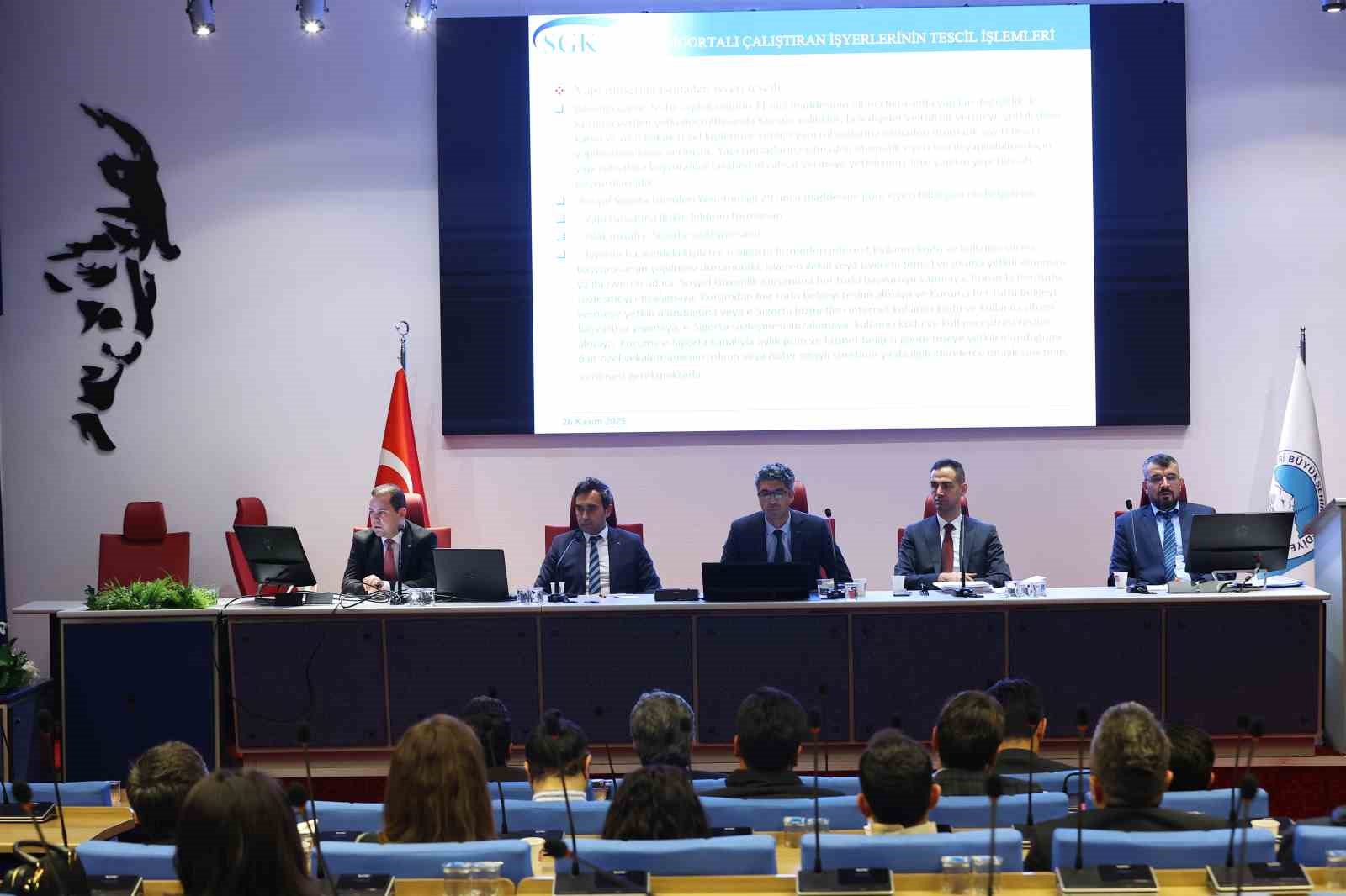 B&uuml;y&uuml;kşehir belediye personeli bilgilendirildi
