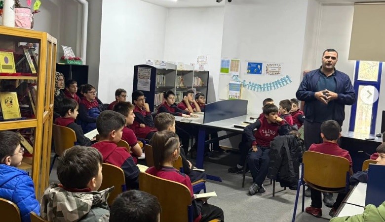 Tavşanlı Anadolu İmam Hatip Ortaokulu öğrencileri kitaplarla buluştu
