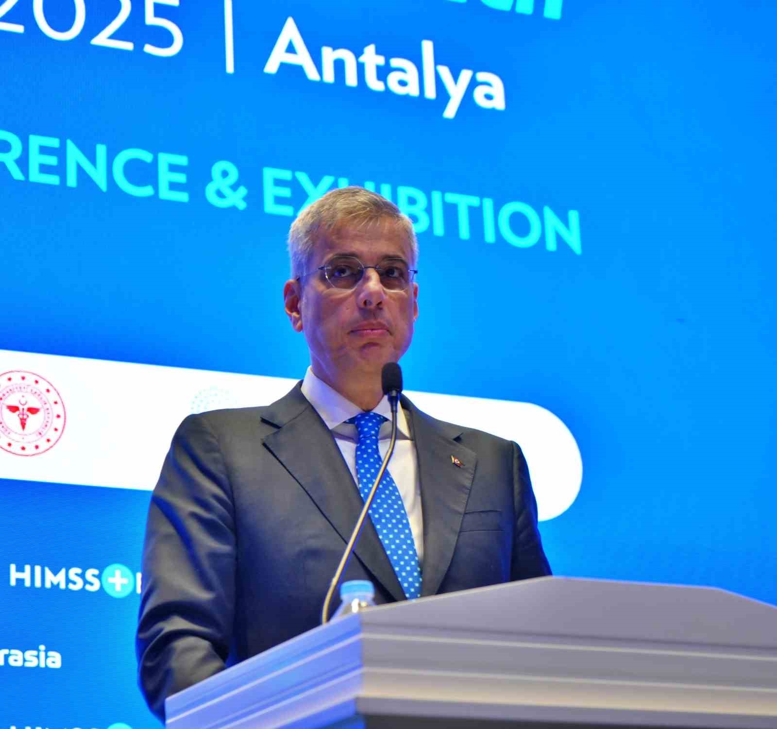 Sağlık Bakanı Memişoğlu: "Nasıl ki savunma sanayinde yerlilik oranımızı zirveye taşıdıysak, sağlık endüstrisinde de aynı başarı hikayesini yazacağız"
