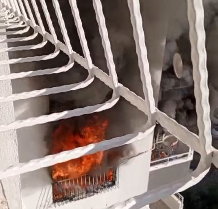 Apartman dairesi alevlere teslim oldu