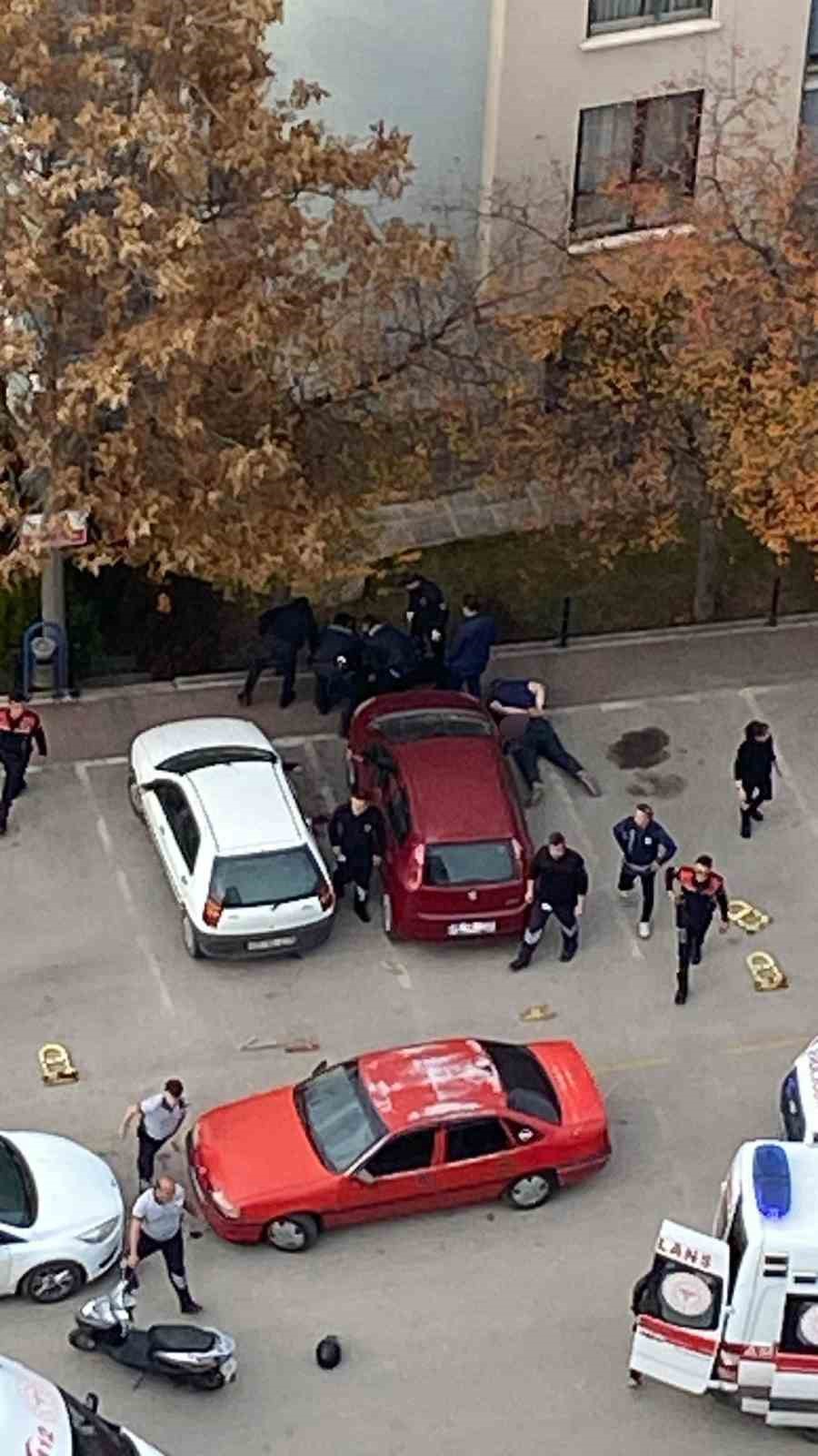 Ankara’da adliye çıkışı bıçaklı kavga: 3’ü ağır 5 yaralı
