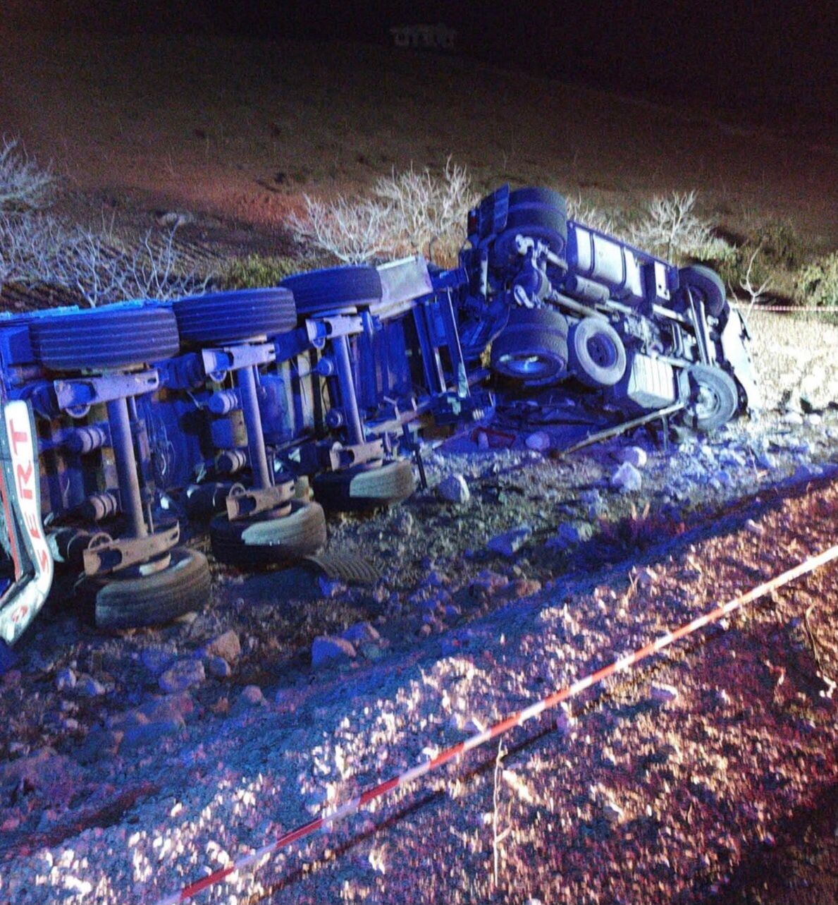 Şanlıurfa’da devrilen tırın sürücüsü hayatını kaybetti