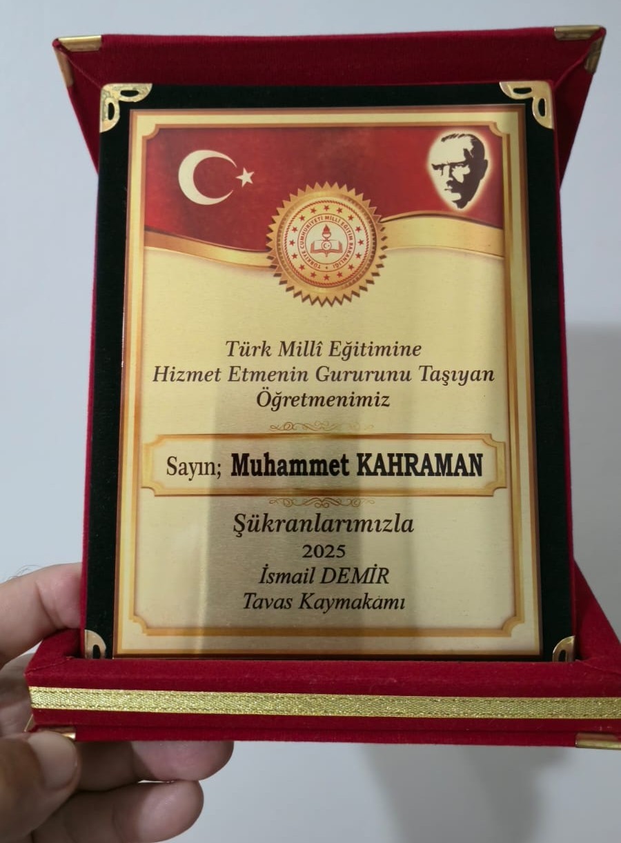 Kültür aşığı öğretmen üstün şeref belgesiyle onurlandırıldı