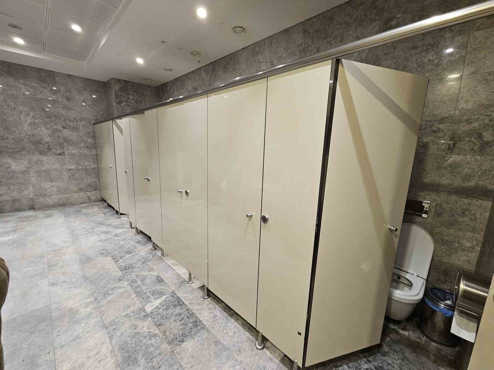 AVM’nin bayan tuvaletinde cep telefonuyla görüntü alma olayı