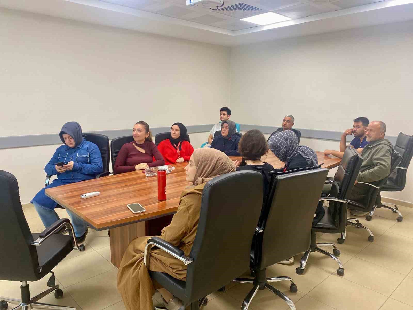 Sağlık personeline beyaz kod ile iş sağlığı ve güvenliği eğitimi verildi