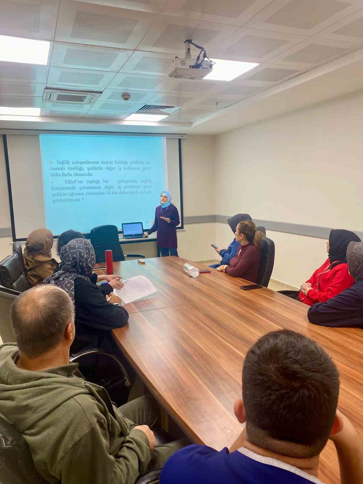 Sağlık personeline beyaz kod ile iş sağlığı ve güvenliği eğitimi verildi
