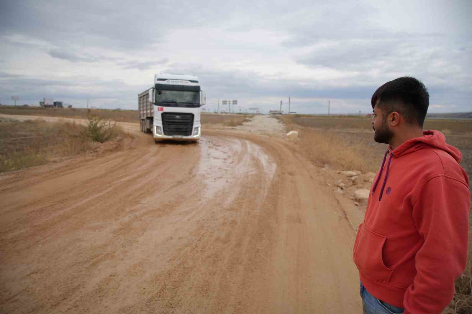 Edirne’de yol çilesi bitmiyor: Bozuk yol araçlara zarar veriyor
