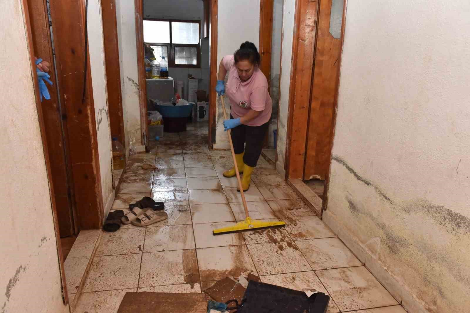 Evi yanan ailenin talebine Başkan Kocag&ouml;z&rsquo;den yardım eli
