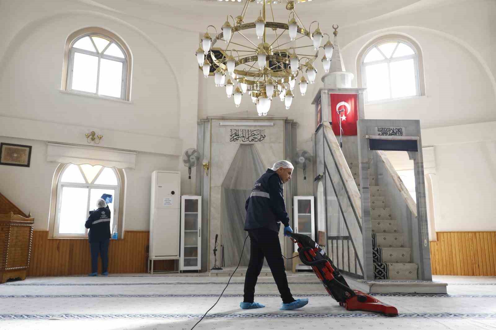 Aydın Büyükşehir Belediyesi, camilerde temizlik çalışmalarını sürdürüyor
