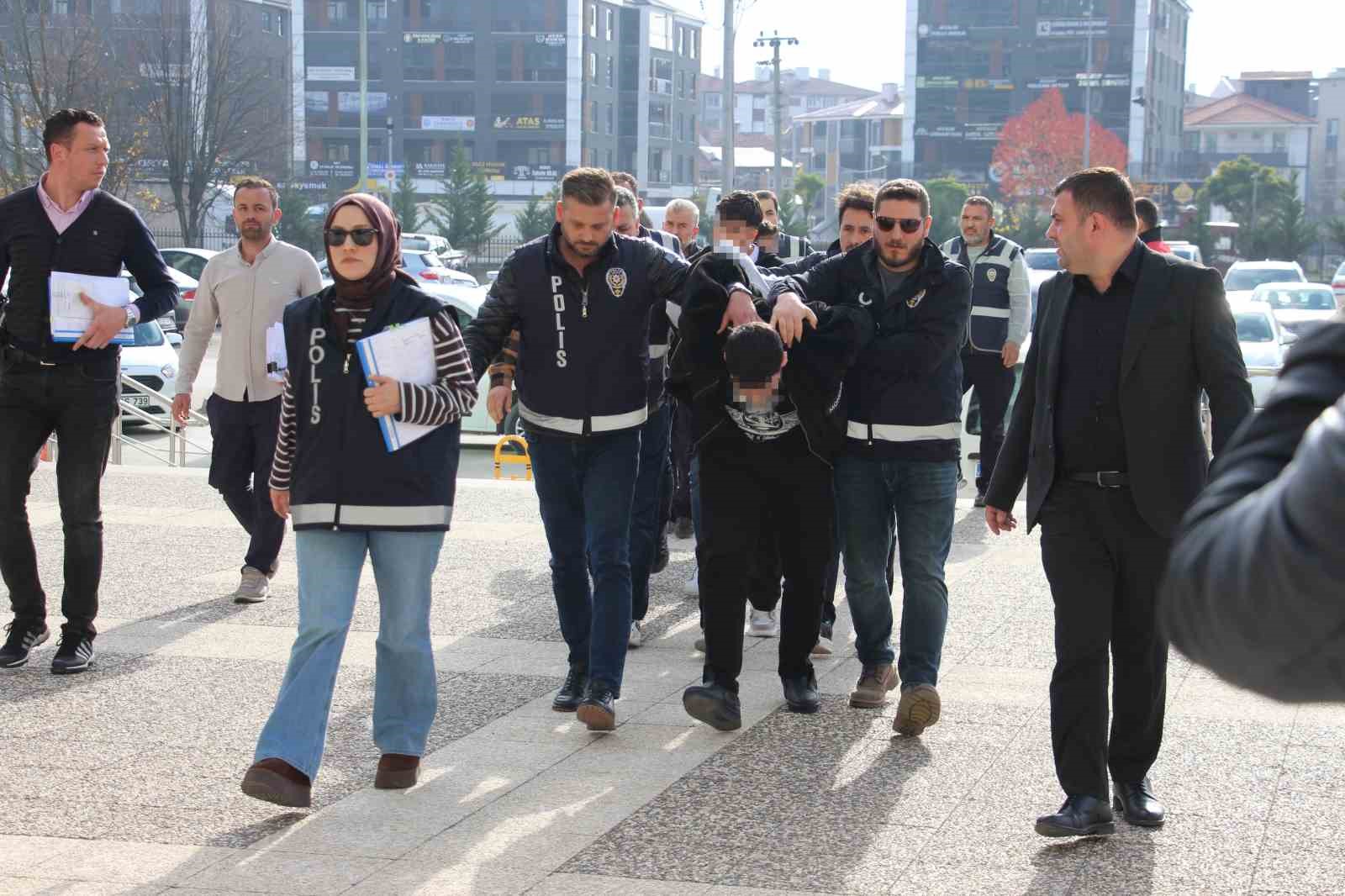 Bolu’da dolandırıcılık operasyonu: 5 şüpheli adliyede