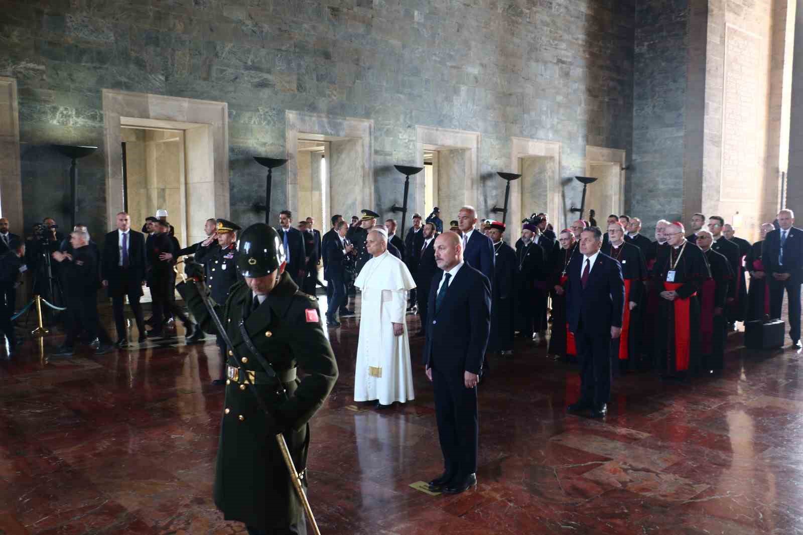 Papa 14. Leo&rsquo;nun T&uuml;rkiye&rsquo;deki ilk durağı Anıtkabir oldu
