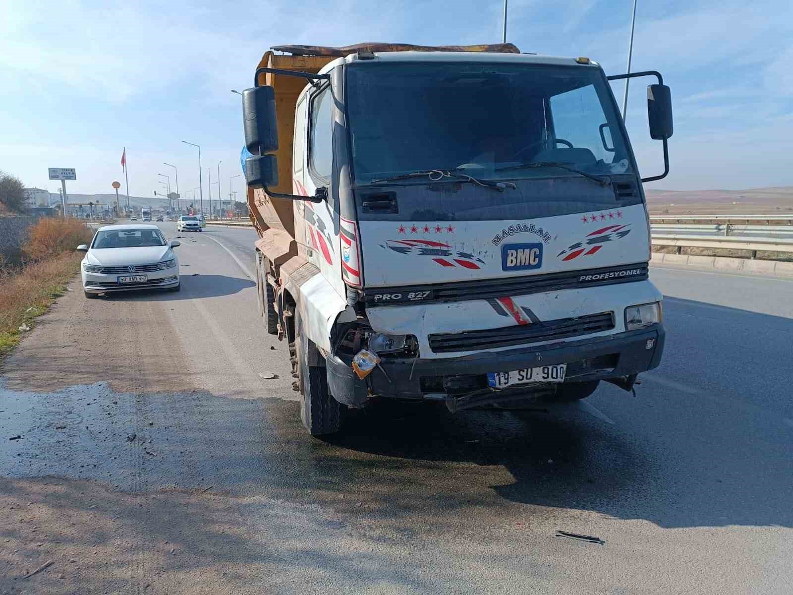Çorum’da cip ile kamyon çarpıştı: 5 yaralı
