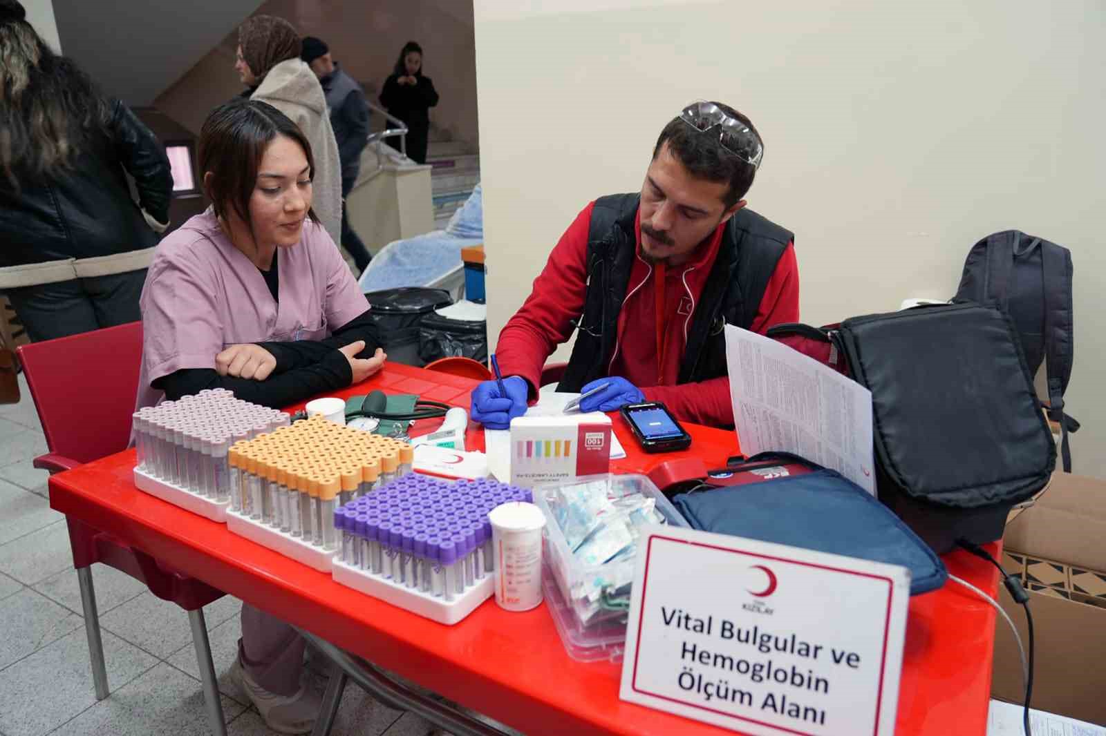 Öğretmenler kan bağışında bulundu
