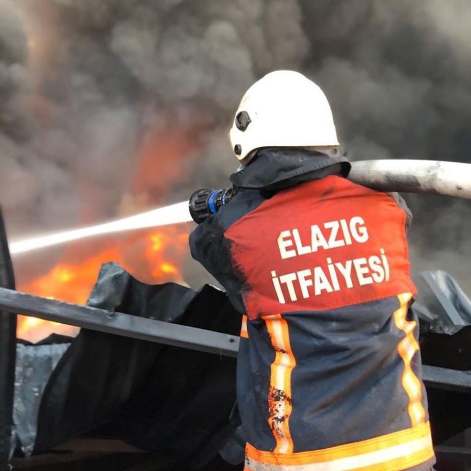Elazığ itfaiyesi bin 482 yangına m&uuml;dahale etti
