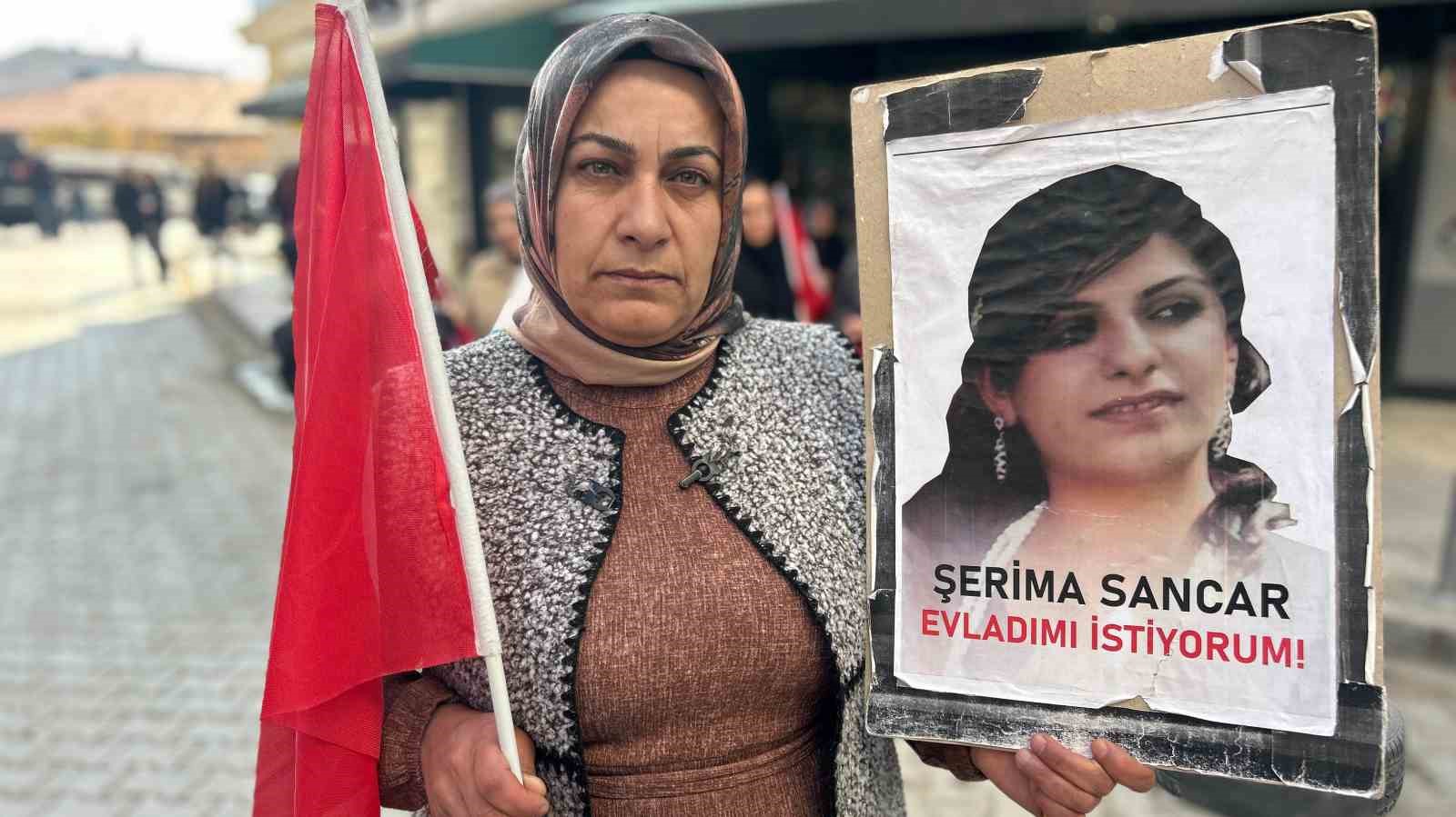 Vanlı anne: "Artık evlatlarımızı değil, silahları gömsünler"