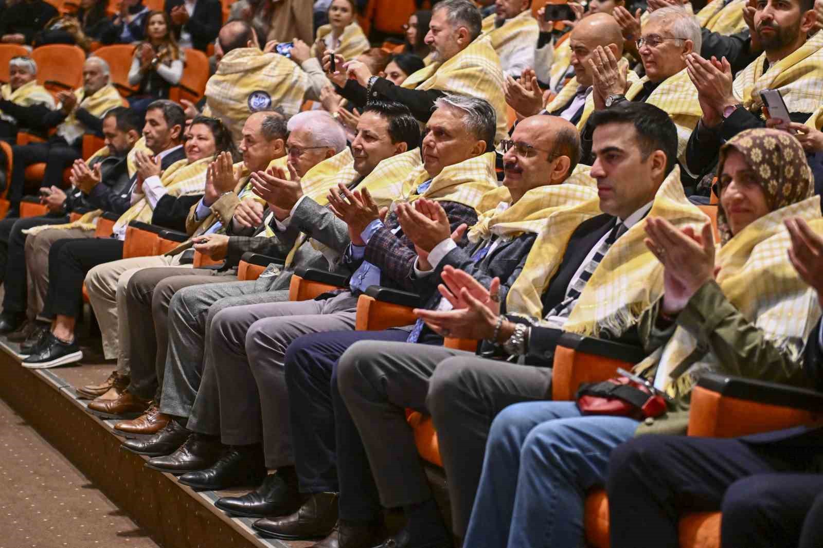 &Uuml;mit Uysal: "Y&ouml;r&uuml;k k&uuml;lt&uuml;r&uuml; yerelden evrensele bizi geleceğe taşıyacak bir değerdir"
