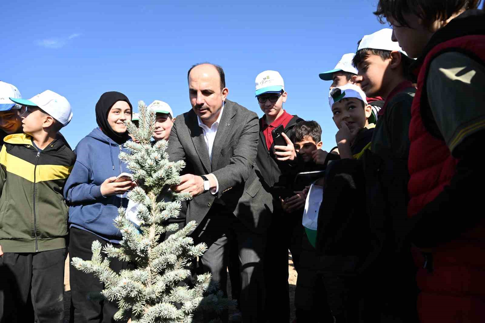 Başkan Altay "Geleceğe Nefes Konya’ya Hayat" programında öğrencilerle fidan dikti