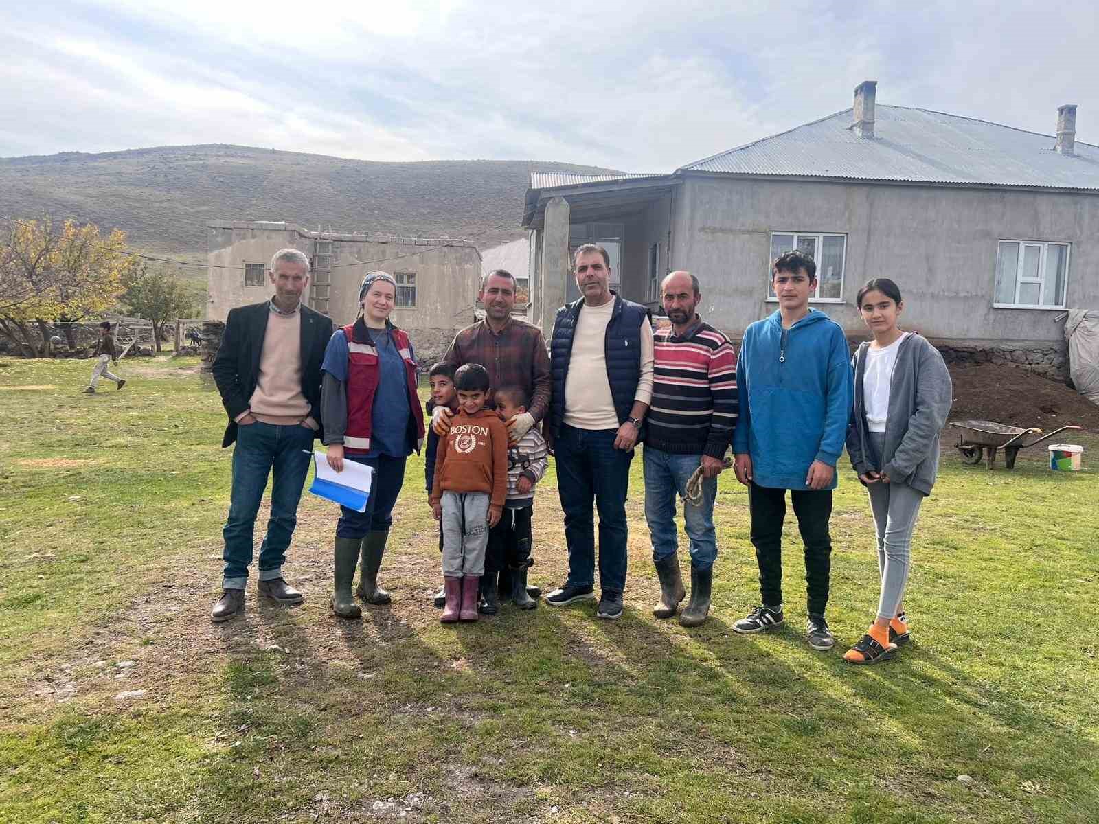 Muradiye’de buzağı ölümlerini azaltmaya yönelik eğitim seferberliği