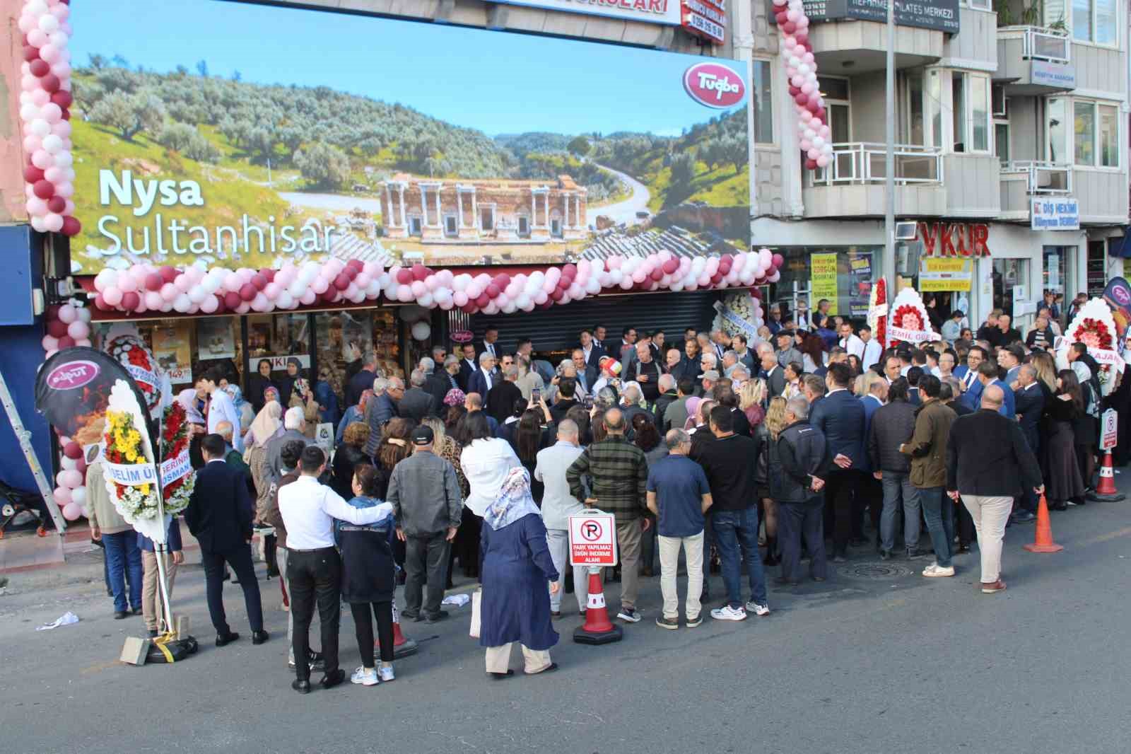 Tuğba Kuruyemiş’in 127. şubesi kadınların eliyle açıldı