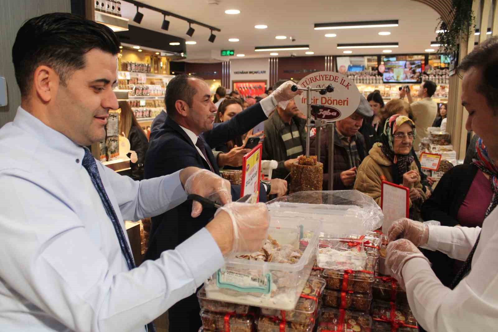 Tuğba Kuruyemiş’in 127. şubesi kadınların eliyle açıldı
