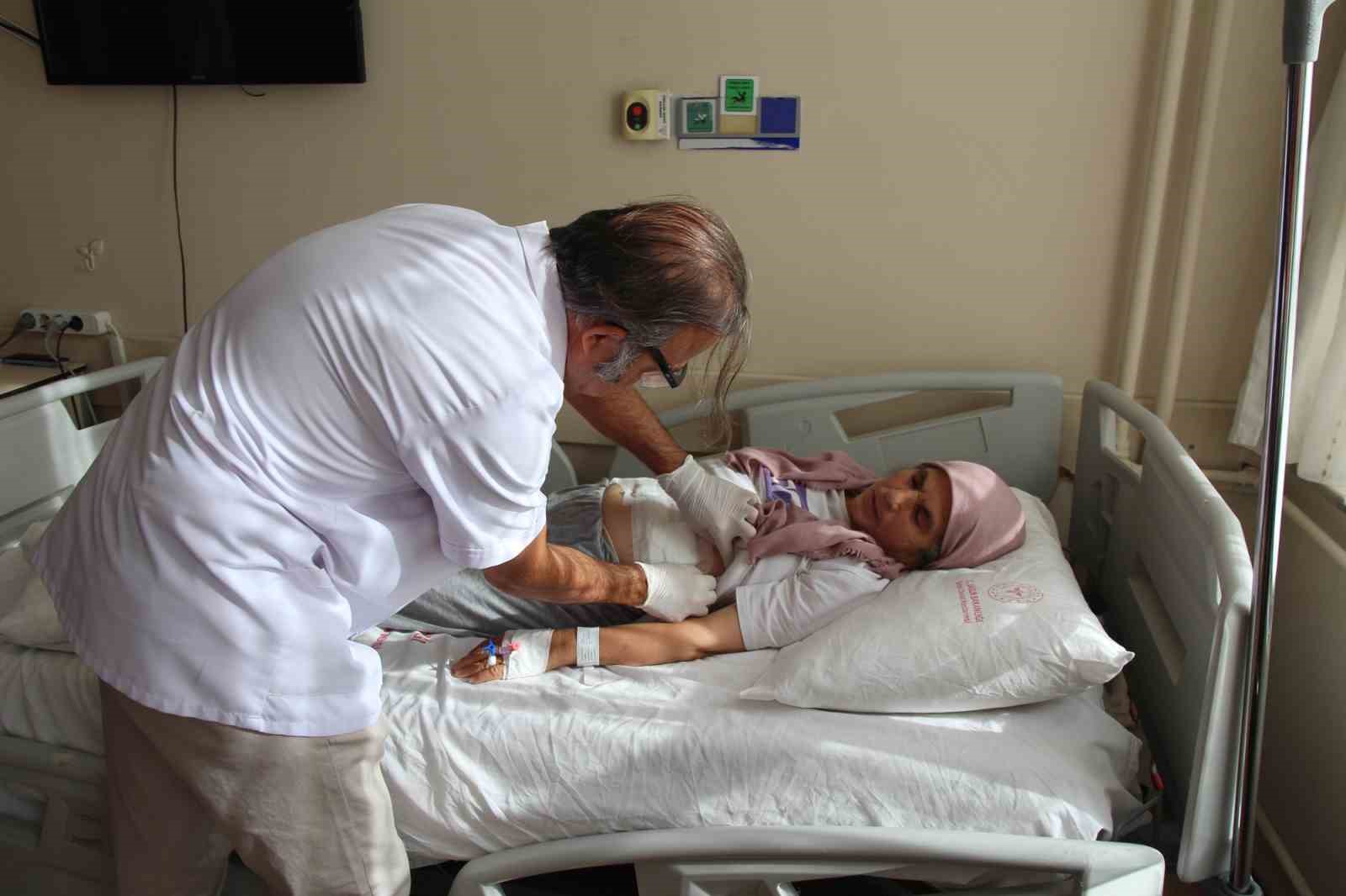 İç organları ters olan hastanın safra kesesi ameliyatı başarıyla yapıldı
