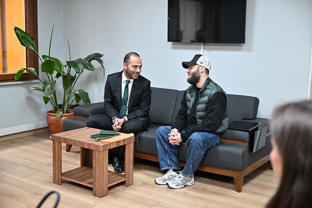 Gaziosmanpaşa’da kafede yaşanan tartışmanın ardından Belediye Başkan Vekili Karadeniz tarafları barıştırdı