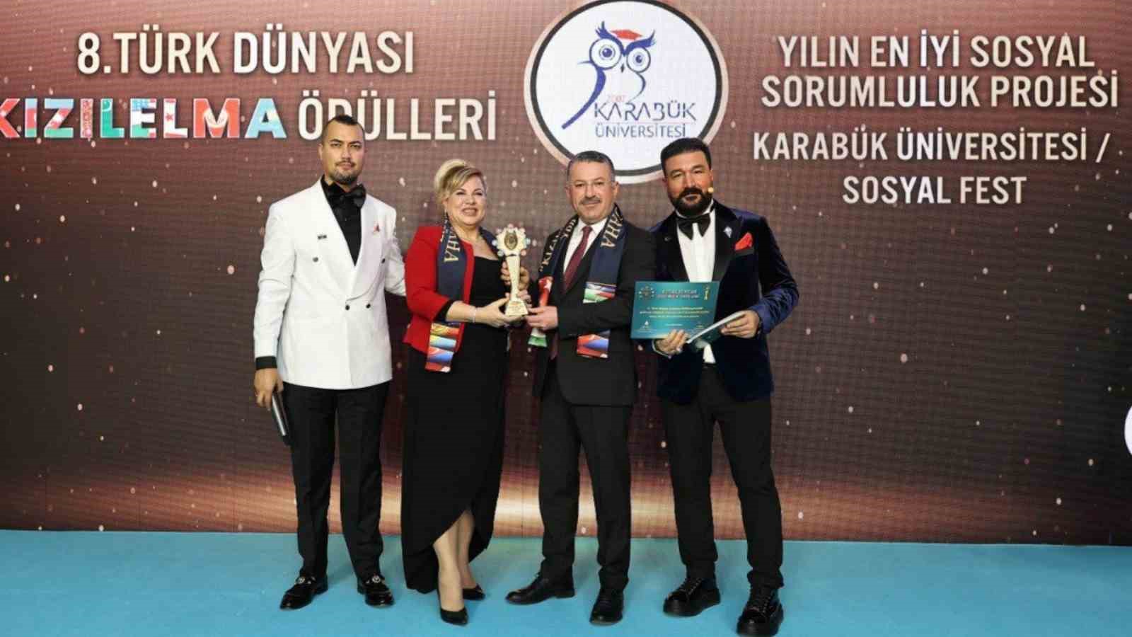 Sosyalfest’e Türk Dünyası Kızıl Elma Ödülleri’nde prestijli ödül