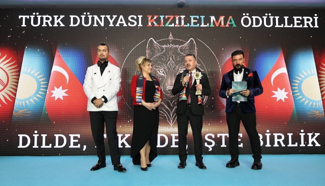 Sosyalfest’e Türk Dünyası Kızıl Elma Ödülleri’nde prestijli ödül

