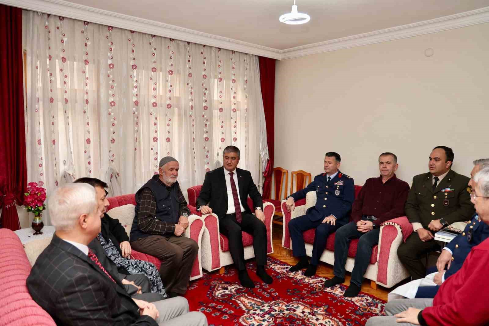 Şehit Özcan’ın ailesine şehadet belgesi teslim edildi