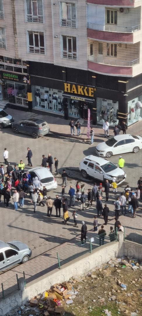 Siirt’te iki otomobil çarpıştı: 1 yaralı