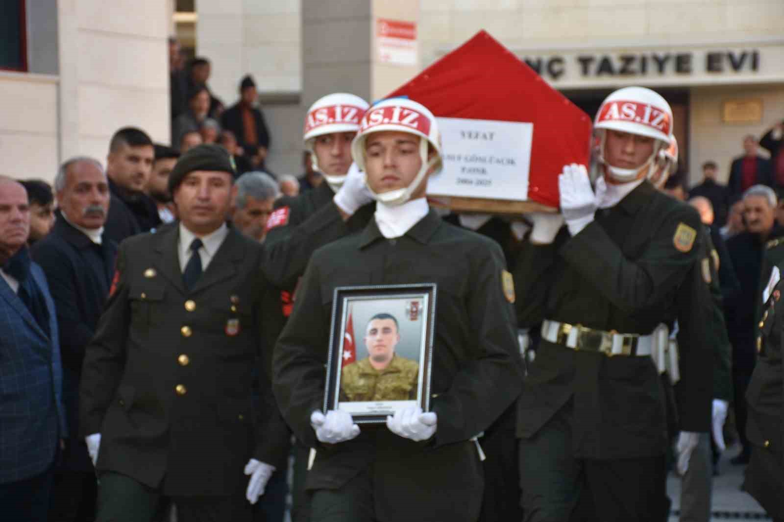 Hayatını kaybeden Piyade Er Gönlüaçık, son yolculuğuna uğurlandı