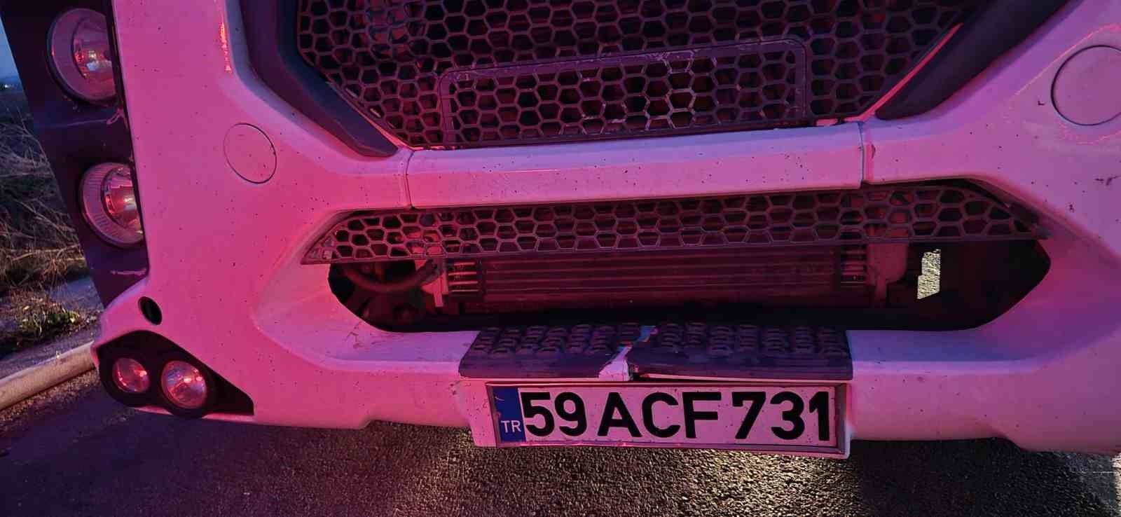 Bandırma karayolunda tır dorsesi alev aldı