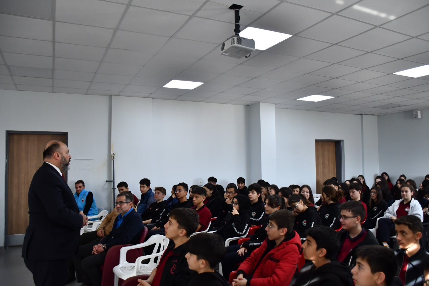 Kütahya Abdülhamid Han Anadolu Lisesi’nde "Hz. Peygamber ve Şahsiyet İnşası" konulu konferans