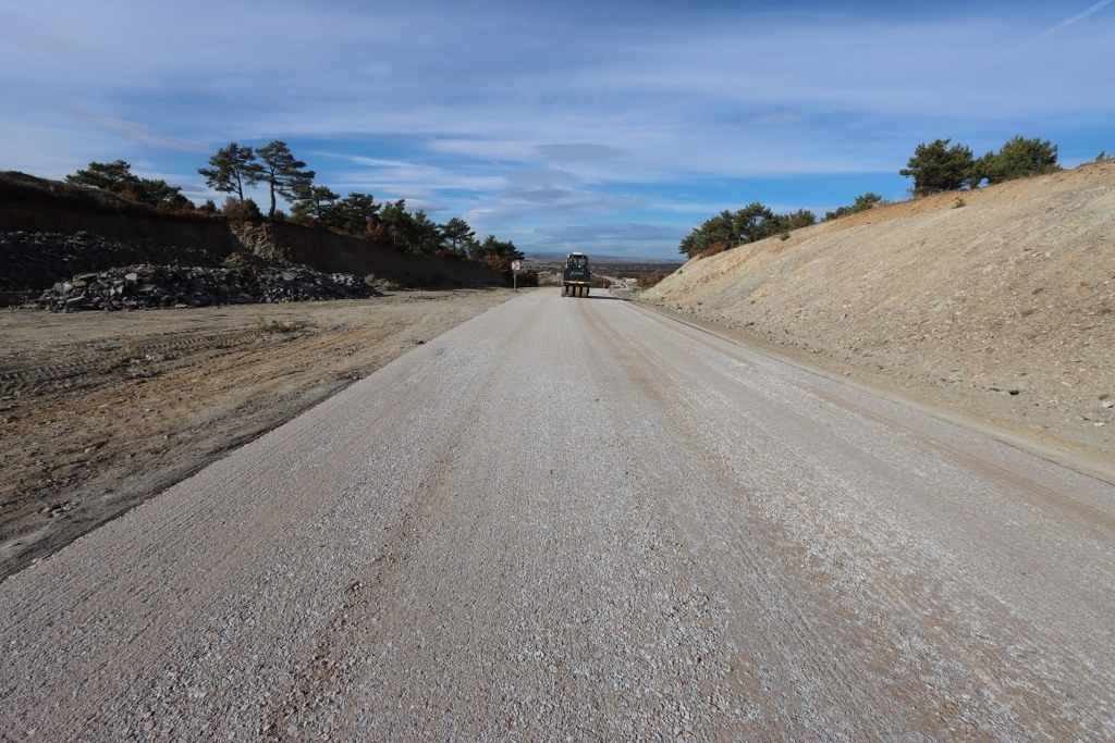 Kütahya köylerinde asfalt çalışmaları devam ediyor