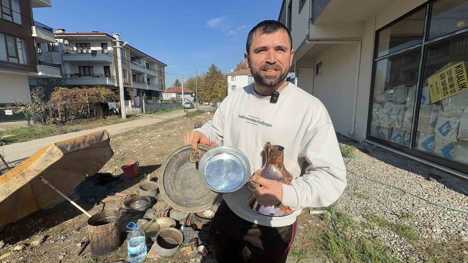 Ateşi eşi harlıyor, o kalaylıyor: Omuz omuza ekmek mücadelesi
