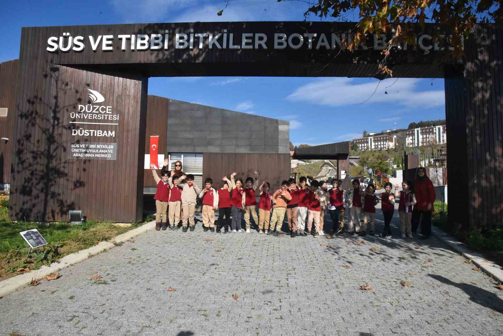 Botanik Bahçesini minikler gezdi
